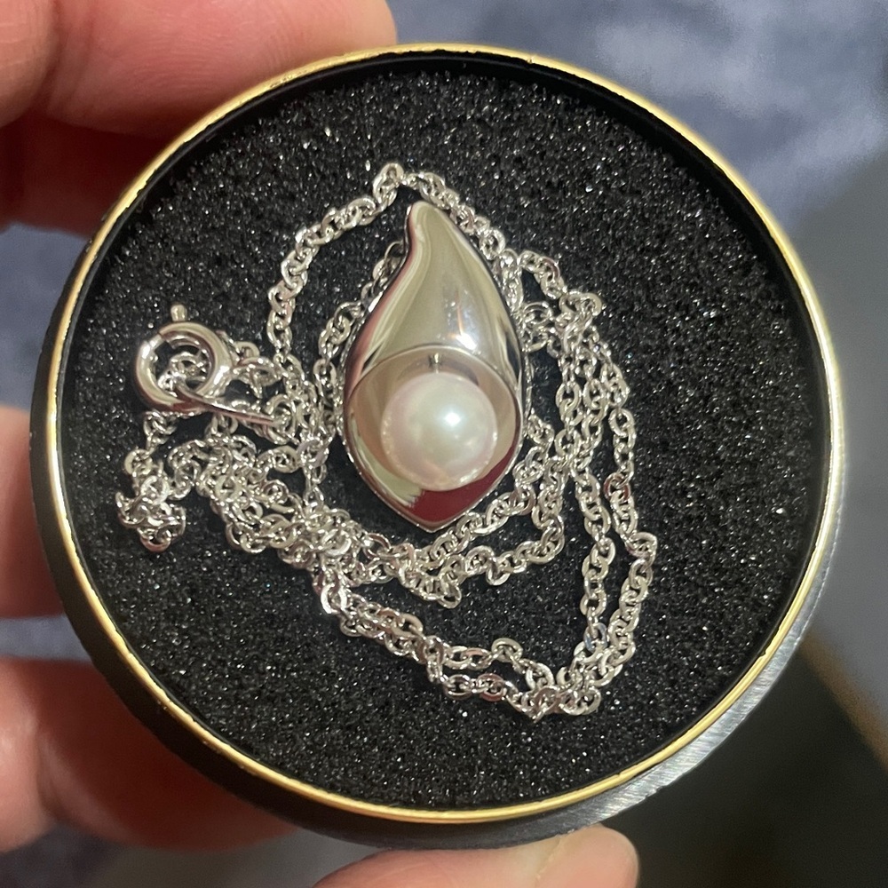 Tasaki Elegant Silver Pearl Pendant Necklace